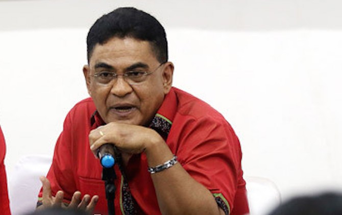 MEMANG BEDA SIKAP : Ketua DPP PDIP Andreas Hugo Pareira tak sepakat dengan pernyataan Presiden Joko Widodo (Jokowi) yang mengatakan jangan mencampurkan politik dengan olahraga. (dok JawaPos.com)
