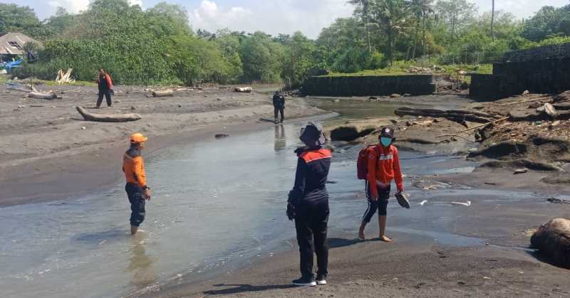 TERUS DICARI: Proses pencarian I Ketut Suka warga Banjar Dinas Beraban, Desa Beraban, Kediri Tabanan yang dilakukan aparat gabungan. (foto:istimewa)