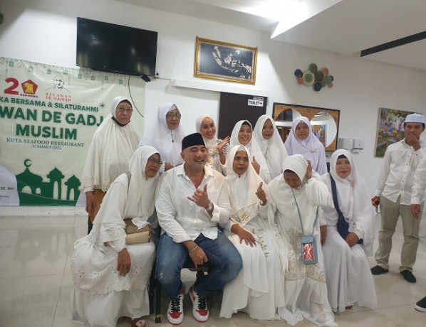 DIDOAKAN JADI PEMIMPIN: De Gadjah berbuka bersama dengan Relawan De Gadjah Muslim, Jumat (31/3/2023) kemarin. (Ni Kadek Novi Febriani/Radar Bali)