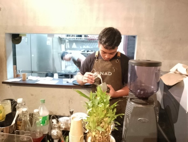 Made Radya Kennard saat ditemui di tempat usahanya. (Foto Marsell Pampur)