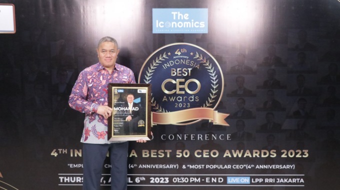 AWARD KEEMPAT: Mohamad Feriadi Soeprapto Presiden Direktur JNE dalam Awarding Indonesia Best CEO Award 2023 di LPP RRI Jakarta Jl. Medan Merdeka Barat 4-5 Jakarta Pusat, Kamis (6/4/2023). (JNE untuk Radar Bali)