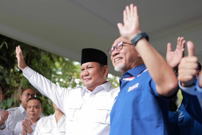 KEBANGSAAN: Ketua Umum Partai Gerindra Prabowo Subianto (kiri) dan Ketum PAN Zulkifli Hasan di Jakarta, Sabtu (8/4/2023).