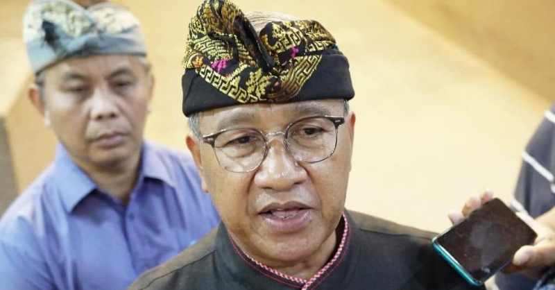 SIAP BANTU NASIB GURU BAHASA BALI : Ketua DPRD Badung Putu Parwata. (foto: istimewa)