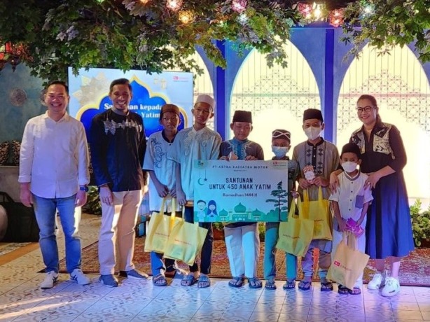CSR: PT Astra Daihatsu Motor (ADM) berbagi kebahagiaan kepada masyarakat yang membutuhkan pada 6 April 2023 di Jakarta. (Daihatsu untuk Radar Bali)