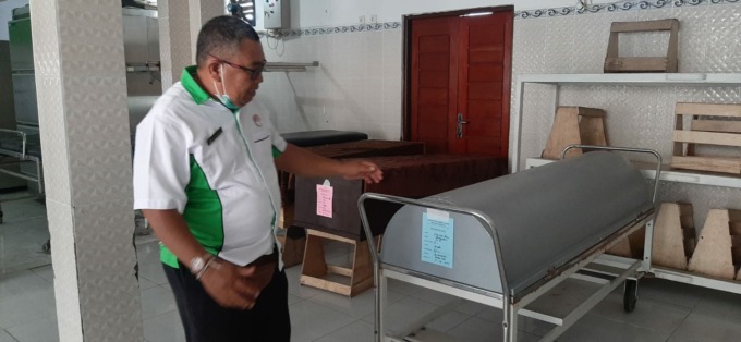 SIMULASI: Penitipan jenazah dalam kulkas di RSUD Klungkung meningkat.