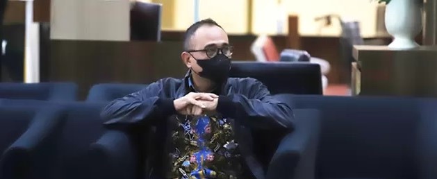 Rafael Alun kini resmi ditahan KPK.  Dia diduga menerima gratifikasi. (foto: Dery Ridwansah/ JawaPos.com)