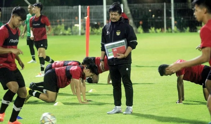 TARGET EMAS : Timnas U-22 untuk SEA Games ini harus kerja keras menjaga kebugaran mereka sehingga tidak mendapat jatah libur lebaran.[foto:jawapos.com]