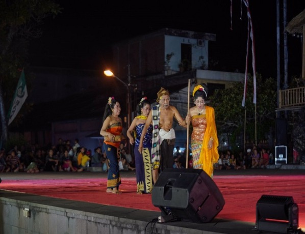 Penampilan para legenda drama Gong Gianyar. (ist)