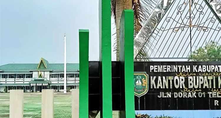 SUDAH DIGADAIKAN : Kantor Bupati Kepulauan Meranti di Jalan Dorak Selatpanjang, Kecamatan Tebingtinggi. (WIRA SAPUTRA/RIAUPOS.CO)