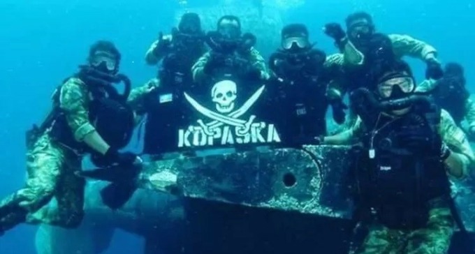 PASUKAN ELITE ANGKATAN LAUT :  Kopaska TNI AL saat sedang melakukan penyelaman dalam sebuah sesi latihan. (foto:istimewa)
