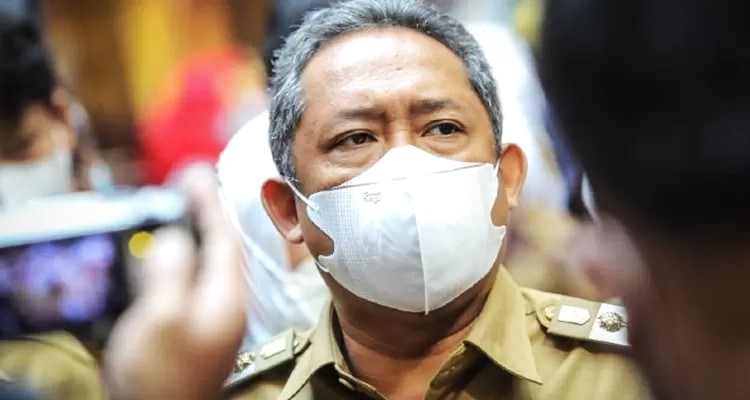 APES : Wali Kota Bandung Yana Mulyana ini ditangkap KPK sebelum acara melepas pemudik. (foto:humas pemkot bandung/antara/jawapos.com)