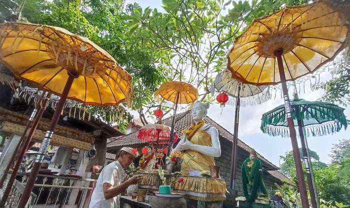DIYAKINI PUNYA KEKUATAN GAIB: Ratu Niang Sakti , dekat Pasar Wangaya, Denpasar. (Foto: Adrian Suwanto/Radar Bali)