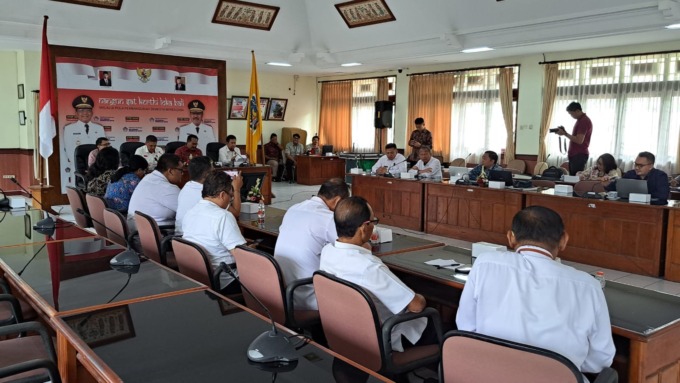 RESPONS PUSAT: Tim Utusan Presiden Joko Widodo disambut Kepala Dinas Komunikasi, Informatika,dan Statistik (Diskominfos) Provinsi Bali, Rabu 10 Mei 2023. (Radar Bali Photo) 