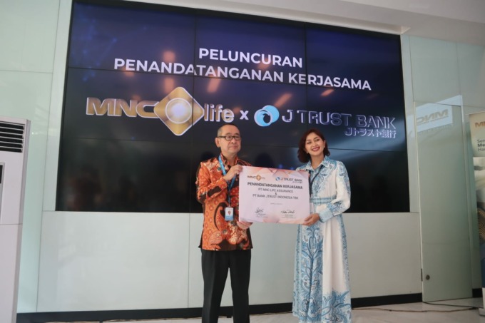 MOU: Penandatanganan Perjanjian Kerja Sama (PKS) Bancassurance PT Bank JTrust Indonesia Tbk (J Trust Bank) dengan PT MNC Life Assurance (MNC Life). (J Trus Bank untuk Radar Bali) 