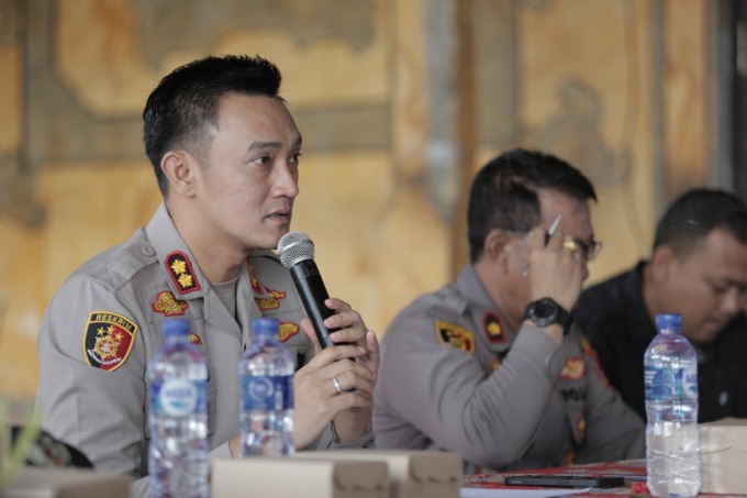 CURHAT  WARUNG REMANG-REMANG: Warga di Desa Jinengdalem mengeluhkan aktivitas warung remang-remang, dan meminta polisi segera menindaklanjuti keluhan tersebut. EKA PRASETYA/RADAR BALI