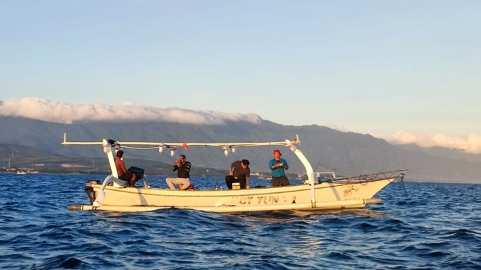 Para angler mencari spot mancing terbaik di perairan Bali Utara, pada ajang Seririt Fishing Tournament #2. (FOTO EKA PRASETYA/RADAR BALI)