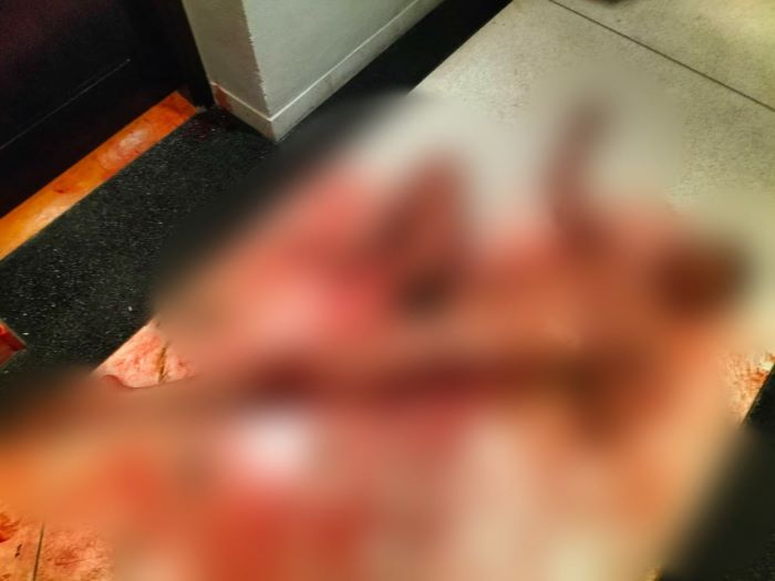 BERSIMBAH DARAH: Tamu asal Tiongkok Cheng Jianan saat sudah tak bernyawa dengan lumuran darah dan tanpa busana.