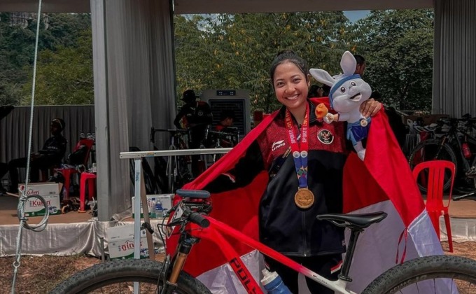 TERBAIK: Pembalap sepeda dari Denpasar,  Sayu Bella Sukma Dewi. Sayu Bella berhasil mengukir sejarah menyabet emas di SEA Games Kamboja 2023.
