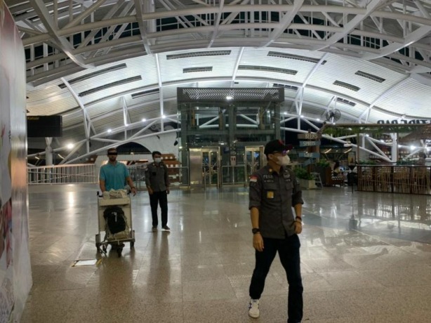 DEPORTASI: WNA Rusia berinisial IE, 38, dideportasi karena penyalahgunaan narkoba di Bali. Radar Bali Photo