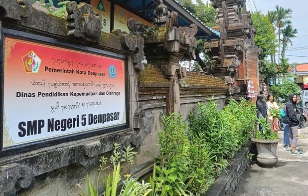REDAM GEJOLAK: Lokasi SMPN 5 Denpasar di jalan Angsoka Ubung Denpasar. Kepala Sekolahnya akhirnya dimutasi.