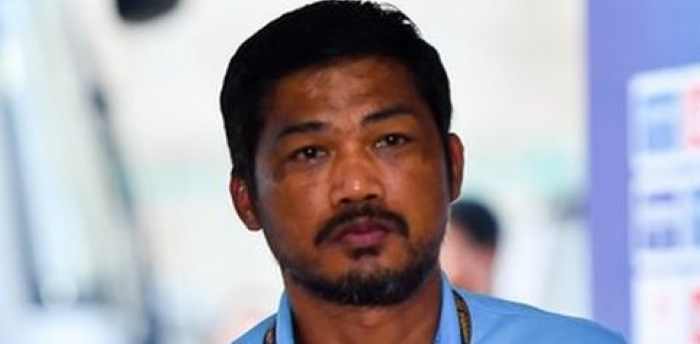 LUCU JUGA :  Issara Sritaro ternyata tak terima timnya kalah dari Timnas U-22 Indonesia. (twitter/istimewa)
