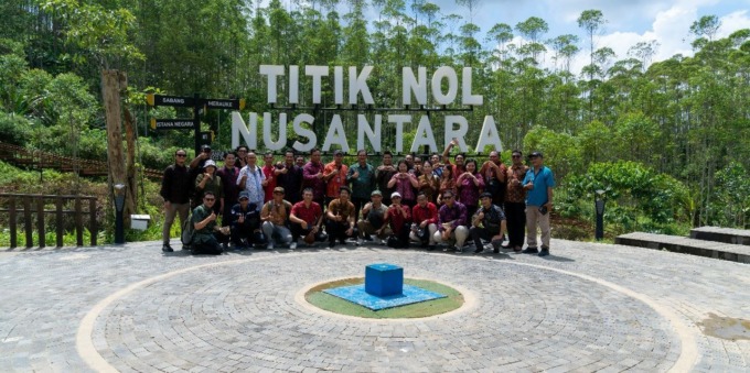 LIHAT LOKASI IKN: Rombongan Bagian Prokompim Badung bersama Wartawan yang bertugas di Badung saat melaksanakan kunker ke Titik Nol Nusantara IKN Kalimantan Timur, Selasa (30/5). Foto: HUMAS PEMKAB BADUNG FOR RADAR BALI