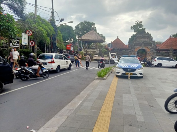 BELUM TERTIB: Sebulan dilakukan razia parkir liar di kawasan wisata Ubud Gianyar  ternyata masi ditemukan.