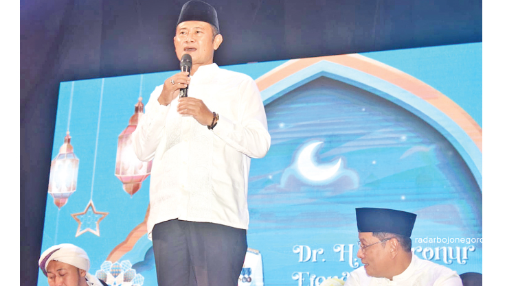 SUMRINGAH: Bupati Yes bersama istri dan jajaran forkopimda dijadwalkan Salat Idul Adha 1444 H di Masjid Agung Lamongan (MAL), pagi ini (29/6). (ISTIMEWA FOR RDR.LMG)
