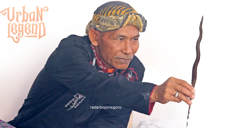 TURUN-TEMURUN: Jamasan keris korowelang mbah jimat dilaksanakan setahun sekali pada 10 dzulhijah. (ANJAR DWI PRADIPTA/RDR.LMG)
