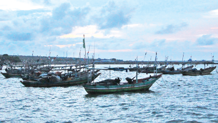 BERPOTENSI GELOMBANG: Rukun Nelayan Paciran mengimbau para nelayan untuk mewaspadai musim angin timur. &nbsp;(ANJAR DWI PRADIPTA/RDR.LMG)