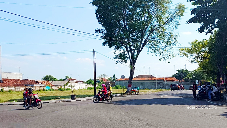 POTENSI BISNIS: Lahan bekas lapangan golf dan eks Pasar Induk Blora dilirik investor untuk dijadi hotel. (RAHUL OSCARRA DUTA/RDR.BLORA)