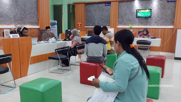 BLANGKO KOSONG: Disdukcapil Blora menyatakan blanko e KTP kosong. Kosongnya blanko karena stok di pusat juga habis. (LUKMAN HAKIM/RDR.BLORA)