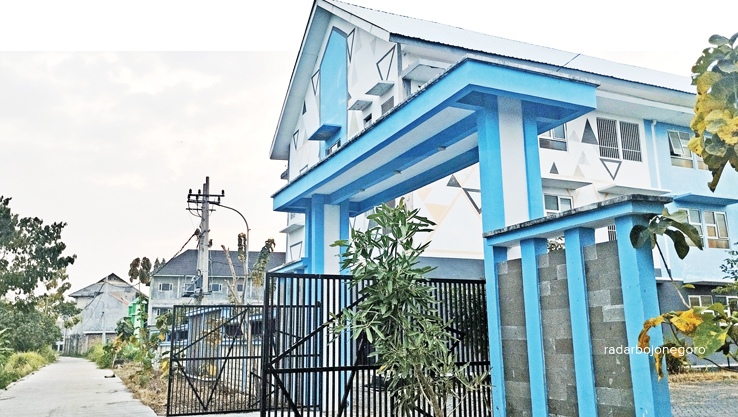 PERBAIKI LANTAI 3: Bangunan rusunawa di Jalan Veteran Lamongan. (RIKA RATMAWATI/RDR.LMG)