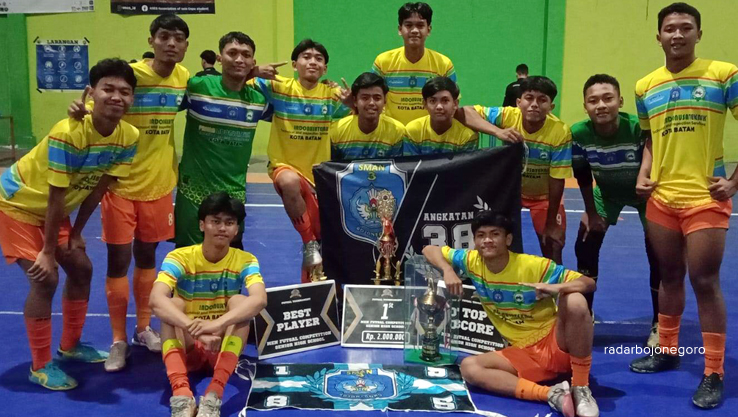 PRESTASI: Tim futsal SMAN 3 Bojonegoro berhasil menjadi juara 1 pada kejuaraan di Kecamatan Cepu, Blora. (ISTIMEWA FOR RDR.BJN)