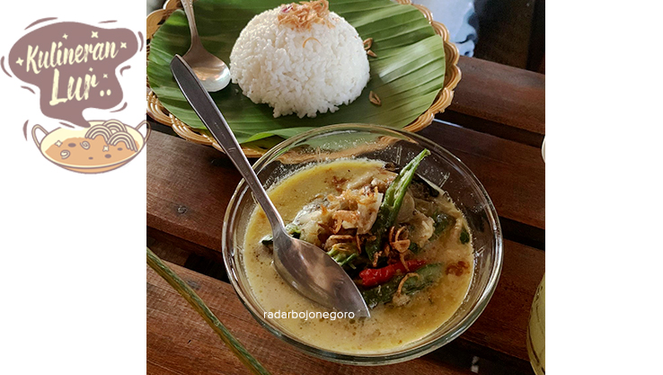 SEDAP: Masakan olahan ikan asap selalu menggugah selera. Rasa gurih dari kuah santan dipadukan sambal makin sedap. (RAHUL OSCARRA DUTA/RDR.BLORA)