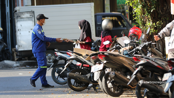 HARUS DIBENAHI: DPRD Lamongan meminta zona parkir berlangganan dikelola sesuai aturan. (ANJAR DWI PRADIPTA/RDR.LMG)