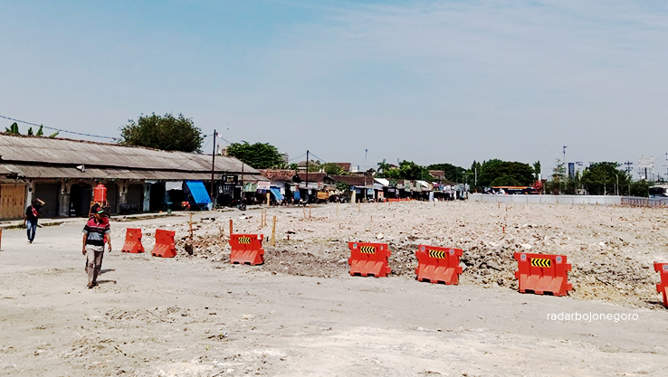 DIBANGUN: Terminal Tipe A Cepu yang tengah dalam proses pembangunan. (RAHUL OSCARRA DUTA/RDR.BLORA)