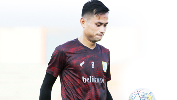 BUTUH BANYAK PERBAIKAN: Kemenangan 4-1 Persela atas Bantul United belum membuat jajaran pelatih puas. (ANJAR DWI PRADIPTA/RDR.LMG)