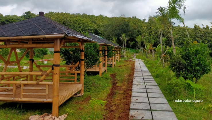 TEMPAT SANTAI: Deretan Gazebo di atas Gunung Pandan Desa Klino, Kecamatan Sekar tempat bersantai bersama keluarga atau teman dekat. (IST/RDR.BJN)