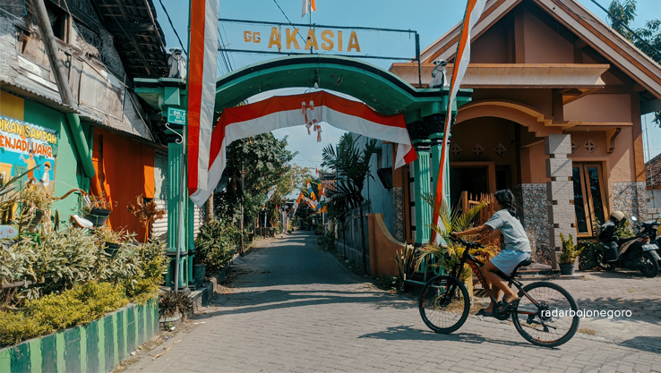PADAT: Permukiman Gang Akasia dan Sidorukun Kelurahan Sumbang, Kecamatan Kota kian padat. Lahan aset PT KAI ini kini ditempati  sekitar 90 KK. (DHANI WAHYU ALFIANSYAH/RDR.BJN)