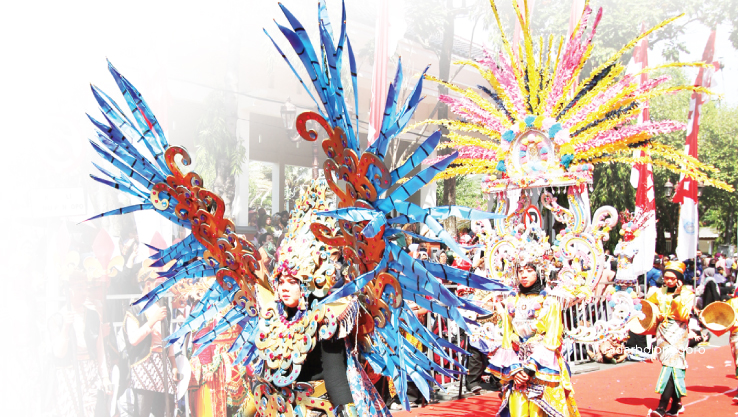 CANTIK: Busana carnival ditampilkan siswa siswi SMP Aplikatif Assuniyah Sunan Drajat Lamongan. (ISTIMEWA FOR RDR.LMG)
