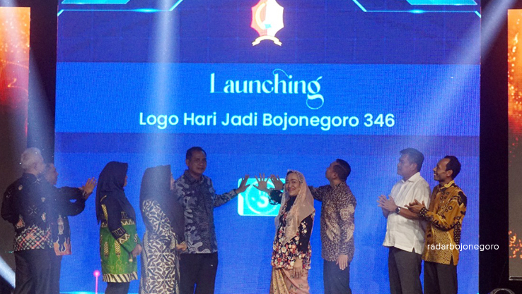 LAUNCHING: Bupati Anna launching logo HJB ke-346 saat Grand Final Kange Yune. (Istimewa For R.Bjn)
