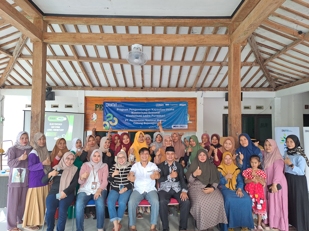 PEMBERDAYAAN EKONOMI: PT PNM melalui program PKU memberikan pemberdayaan para pelaku usaha ultra mikro di Balai Desa Kuniran, Kecamatan Purwosari, Jumat (20/10). (IST/RDR.BJN)