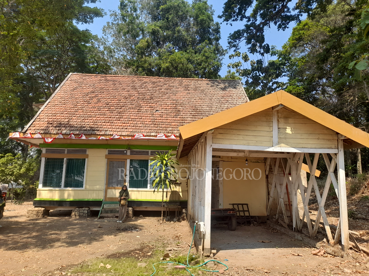 RUMAH PANGGUNG: Rumah panggung ini semasa penjajahan Jepang pada akhir 1943 digunakan untuk menciptakan lagu mars Seruan Rimba. (DEWI SAFITRI/RDR.BJN)