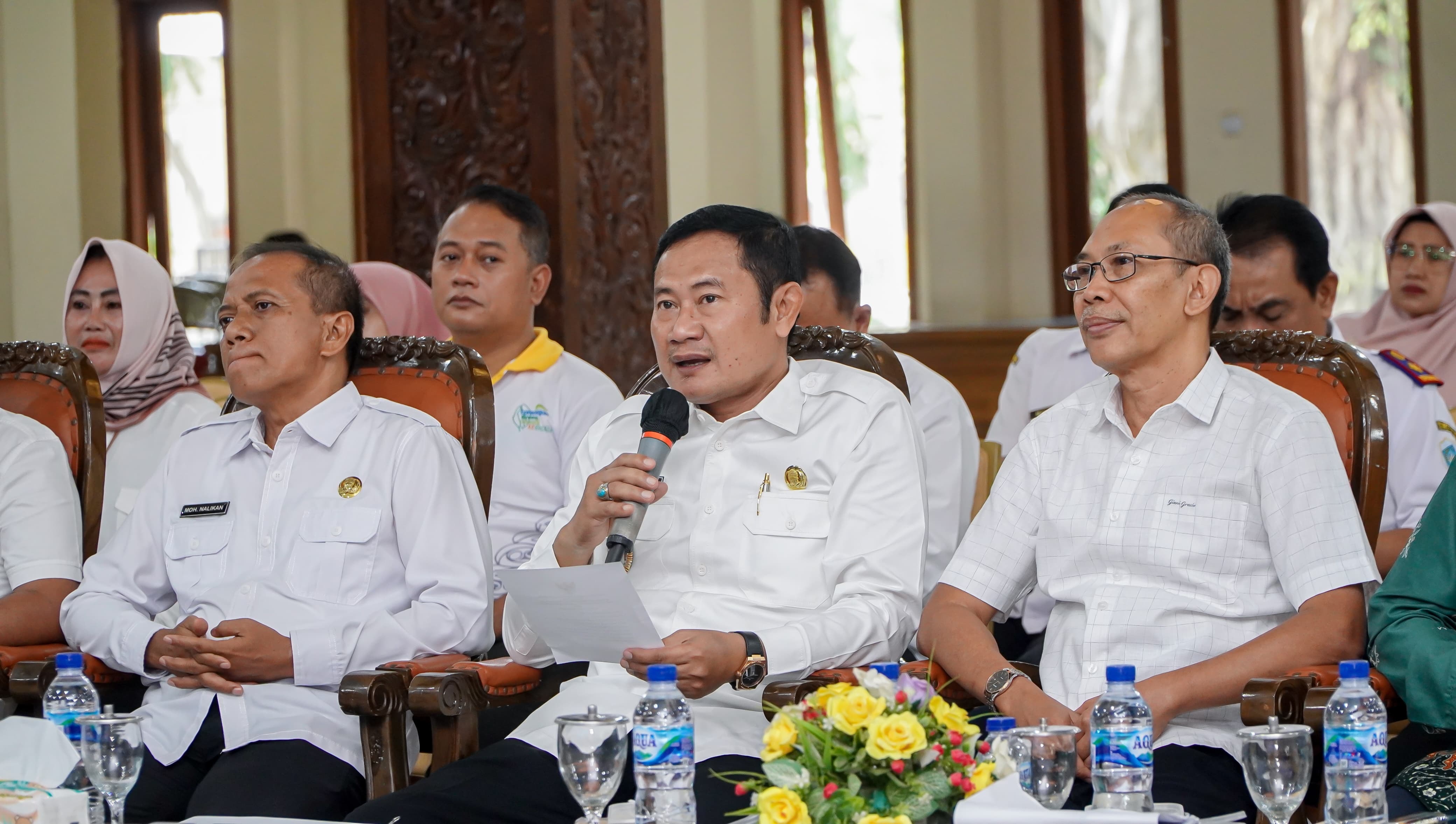 LAMONGAN JADI RUJUKAN: Bupati Yes didampingi Sekdakab Lamongan, M. Nalikan dan sejumlah kepala OPD, saat menjadi narasumber dalam acara kegiatan advokasi percepatan penyelenggaraan KKS 2023.