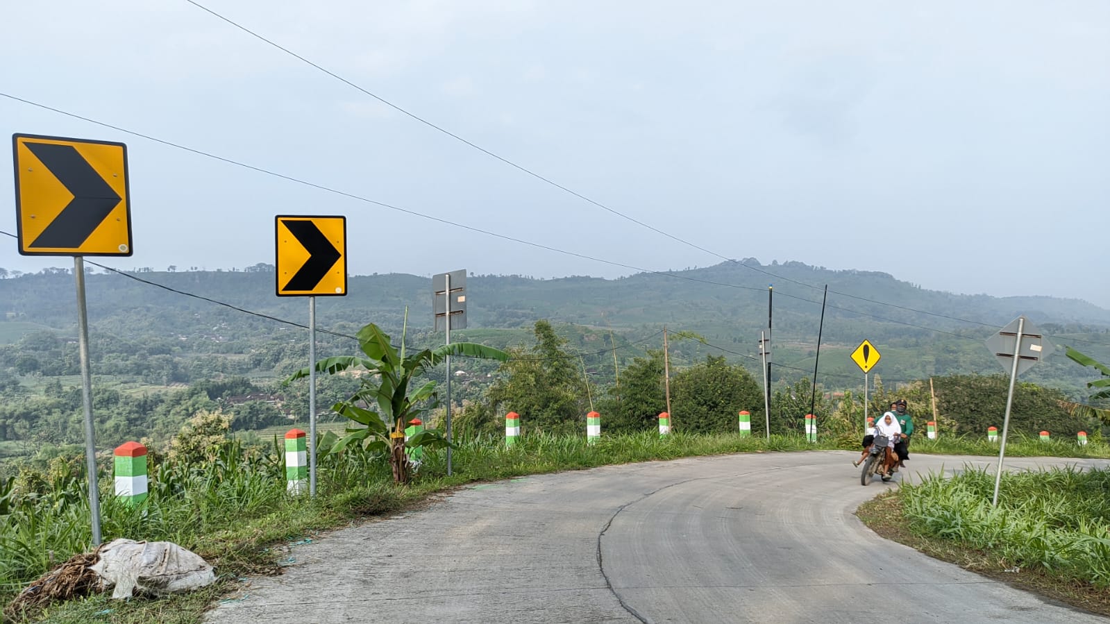 Jalan di daerah pinggiran Bojonegoro tetap diprioritaskan dalam kondisi baik. (Wahyu Dhani Alfiansyah/RDR.BJN)