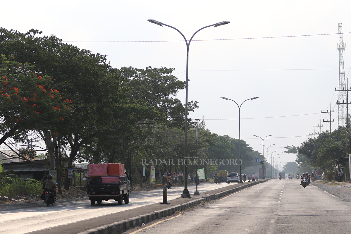 JADI PERHATIAN: DPRD Lamongan berencana mengusulkan tambahan anggaran untuk pemeliharaan PJU di Kabupaten Lamongan.  (ANJAR DWI PRADIPTA/RDR.LMG)