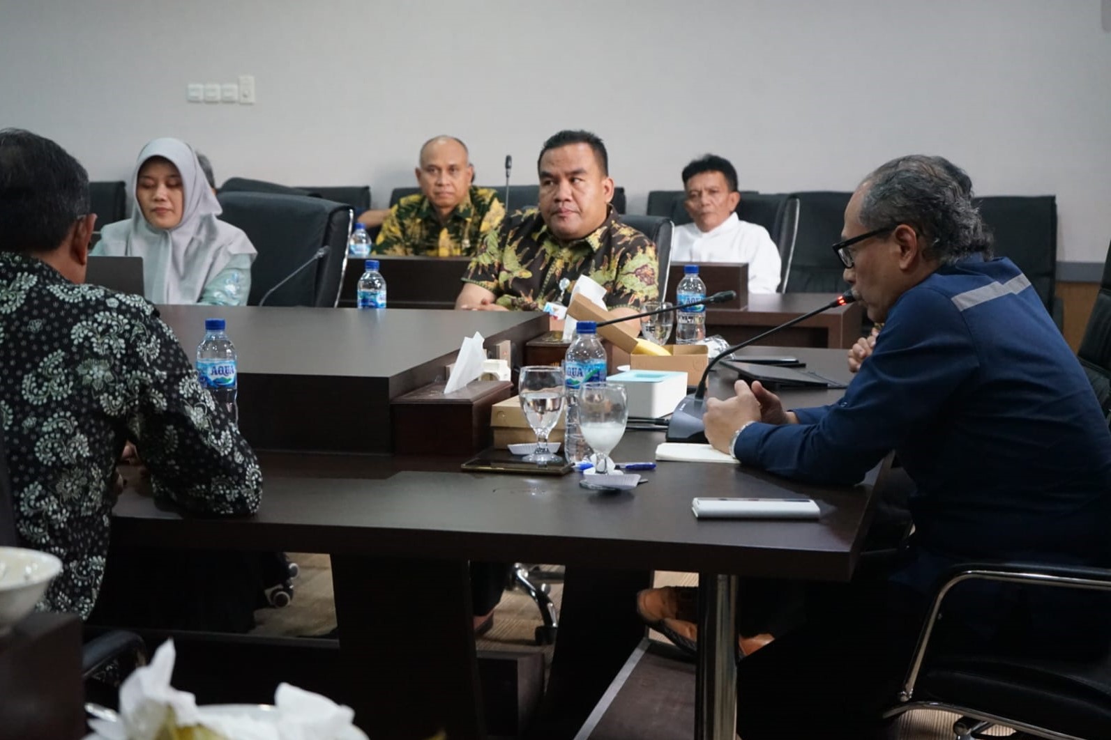 TERUS DIMATANGKAN: Bupati Arief Rohman melakukan rapat dengan Dirjen Migas Kementrian ESDM di PEM Akamigas Cepu. (IST/RADAR BOJONEGORO)