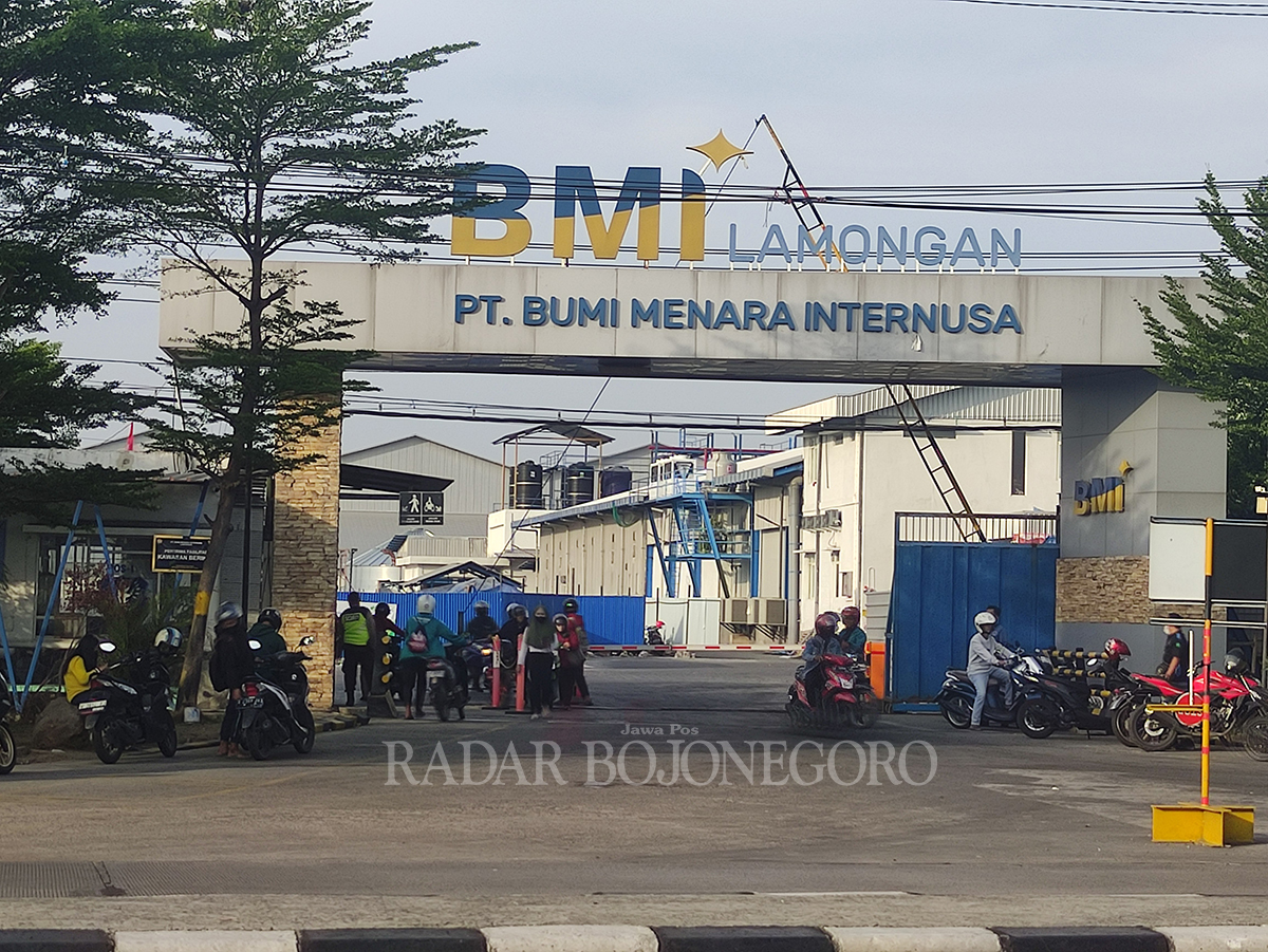 BEDA PENDAPAT: Disnaker Lamongan dan pengusaha dengan serikat pekerja di Lamongan memiliki perhitungan masing-masing. Sehingga, usulan UMK Lamongan Tahun 2024 muncul dua nominal.