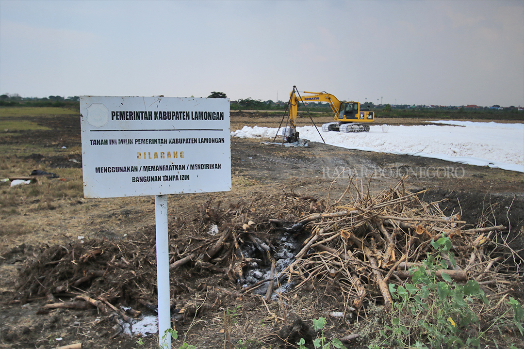 MULTIYEARS: Potret pengerjaan proyek jalan lingkar utara (JLU) di Desa Plosowahyu, Kecamatan Lamongan. (ANJAR DWI PRADIPTA/RDR.LMG)